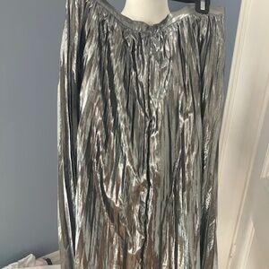 GAP Silver Crinkled Skirt--NWT